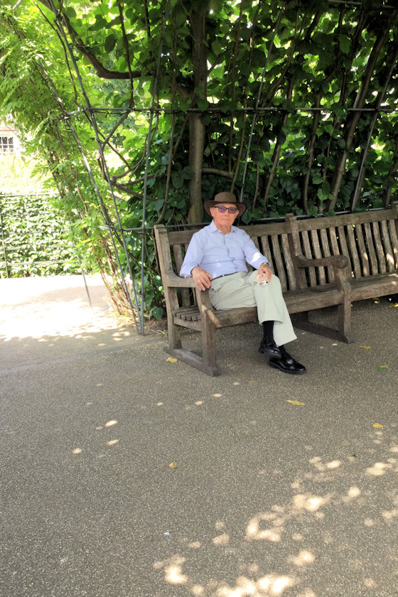 Mac at Kensington palace photograph